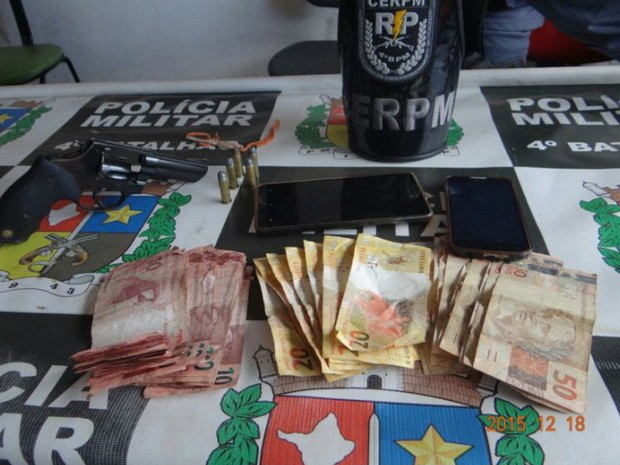 Arma, celulares, dinheiro, PM, amapá, Macapá, santana, assalto, (Foto: PM/Divulgação)