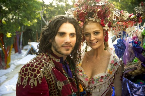 O casório de Viramundo (Gabriel Sater) e Milita (Cintia Dicker) em "Meu Pedacinho de Chão" foi digno de contos de fada