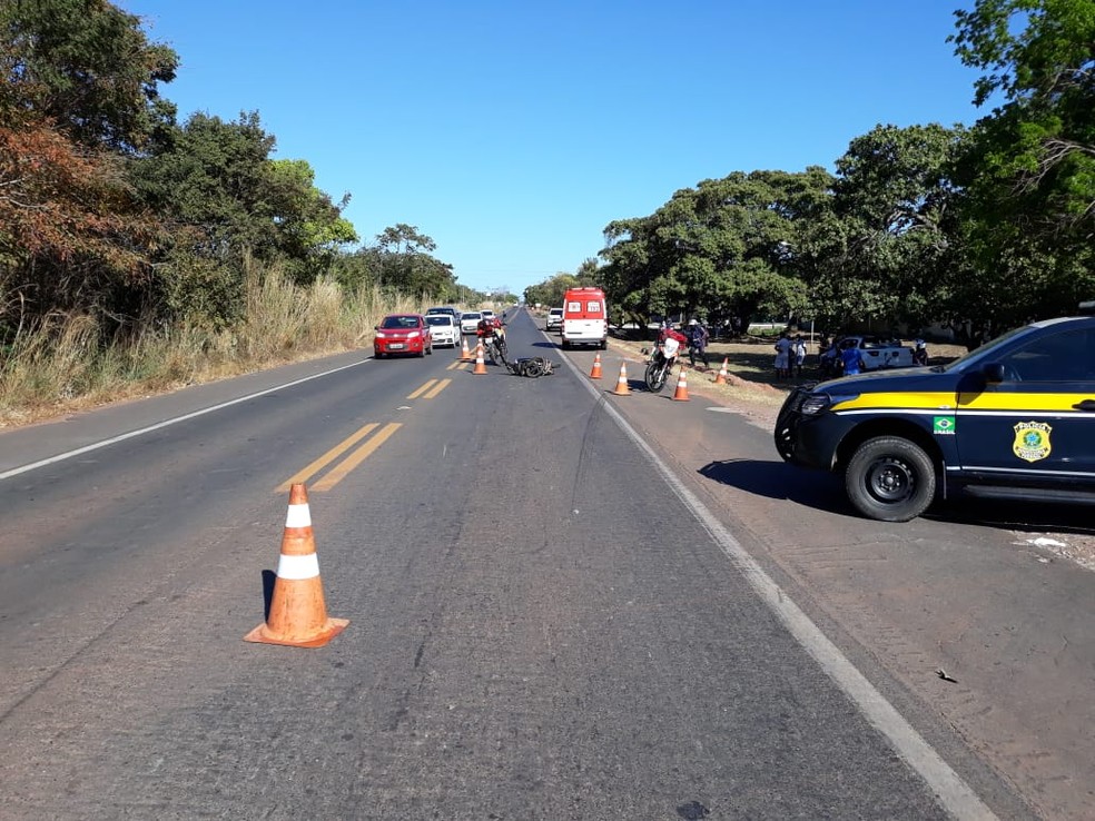 Mulher é atropelada por carro após colisão entre motocicletas em Teresina — Foto: Divulgação PRF