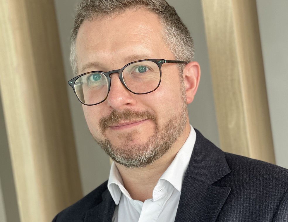 ‘Vamos chegar ao limiar de um mundo dividido em duas camadas. Alguns lugares, mais protegidos da doença, vão erguer muros para se manter assim’, diz James Meadway — Foto: Reprodução/YouTube