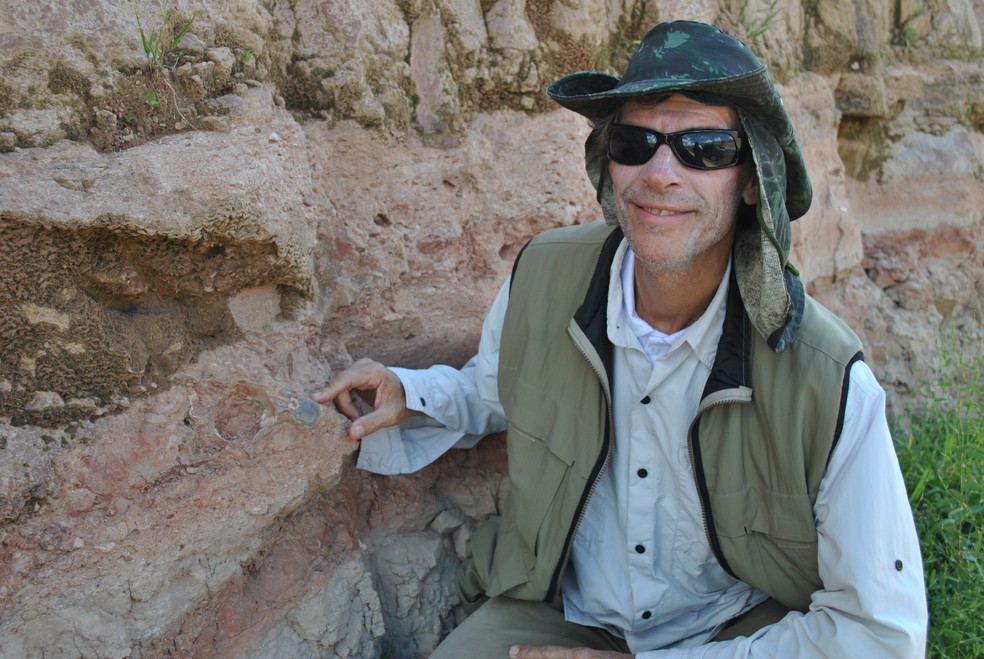 O paleontólogo William Nava realiza pesquisas na região de Presidente Prudente (Foto: Museu de Paleontologia de Marília)