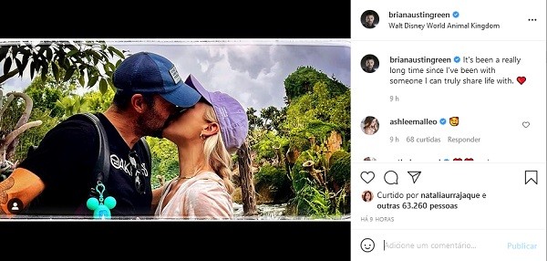 O post do ator Brian Austin Green com a foto dele com a namorada que foi comentado por Megan Fox (Foto: Instagram)