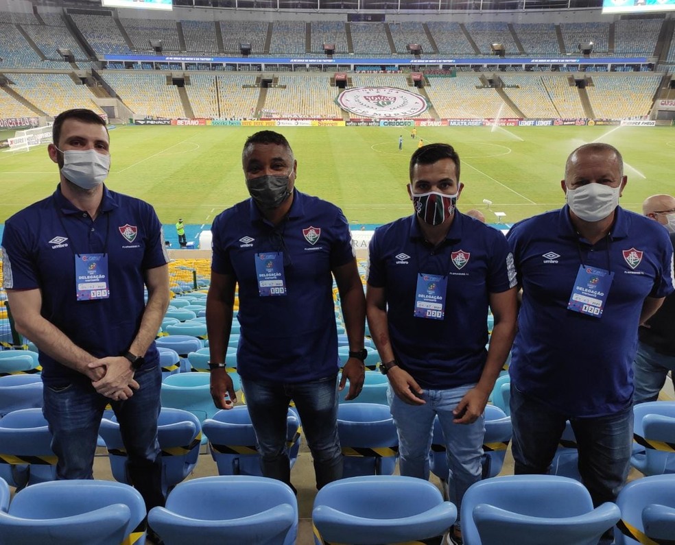 Roger com Roberto Ribas, Jussan Anjolin e James Freitas no Maracanã — Foto: Reprodução/Twitter Fluminense