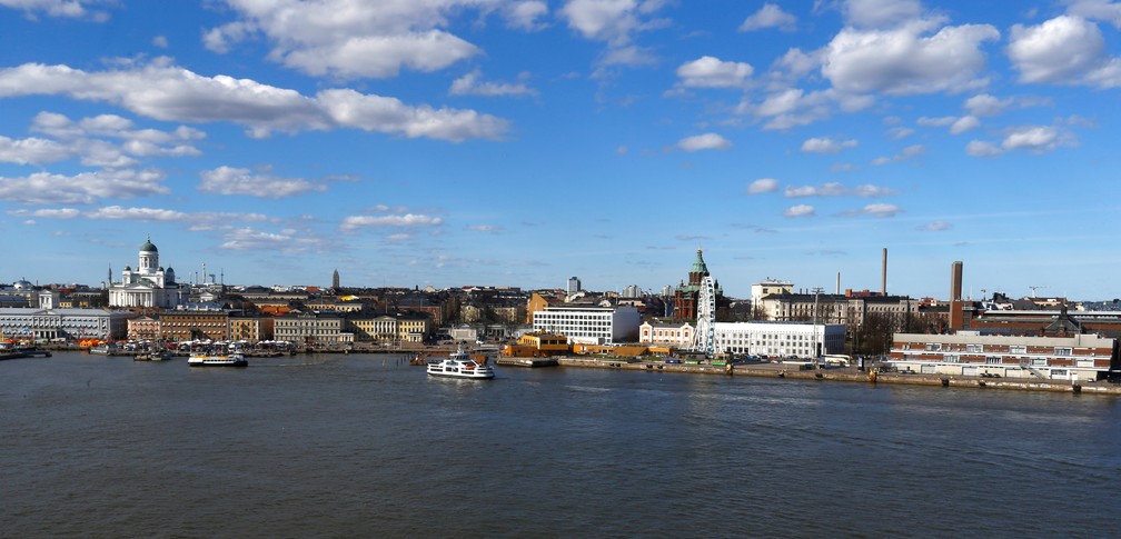 Vista de Helsinque, capital da Finlândia; país tem um dos mais altos PIBs per capita e é o 'mais feliz do mundo' — Foto: Ints Kalnins/Reuters