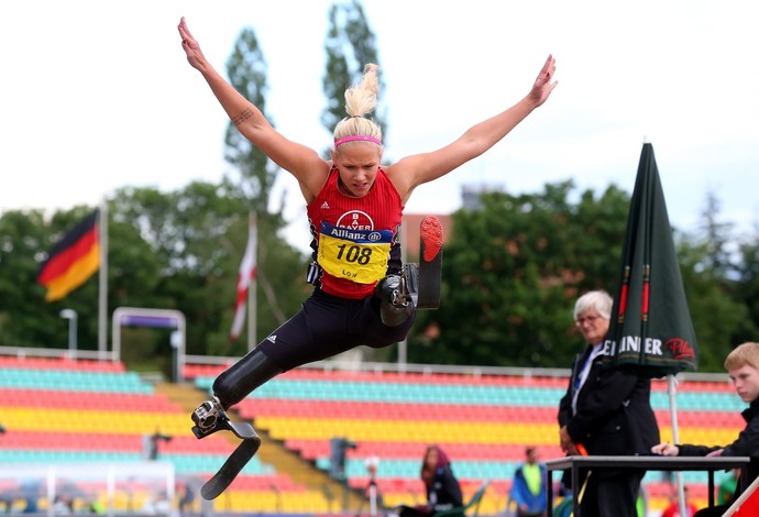 Campeã De Mulheres Correndo Maratona. Movimento De Atletas Portadoras De  Deficiência. Jogos Paralínicos Video Estoque - Vídeo de esporte,  treinamento: 280274621