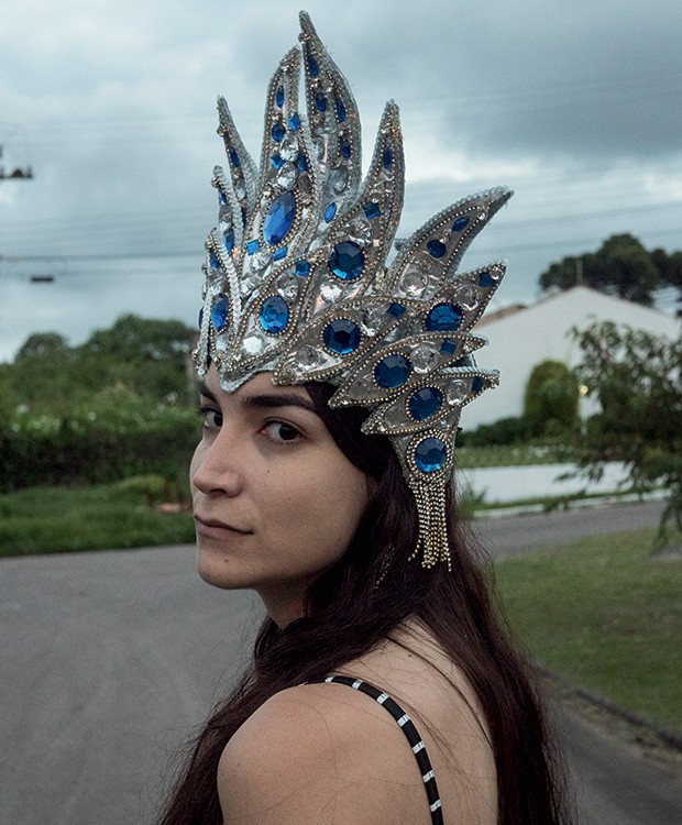 Intersexual: Dionne no carnaval, quando eleita miss trans da escola de samba Mocidade azul, de Curitiba (Foto: Isabella Lanave)