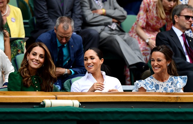 LONDON, ENGLAND - JULY 13: (L-R) Catherine, Duchess of Cambridge, Meghan, Duchess of Sussex and Pippa Middleton attend the Royal Box during Day twelve of The Championships - Wimbledon 2019 at All England Lawn Tennis and Croquet Club on July 13, 2019 in Lo (Foto: Getty Images)