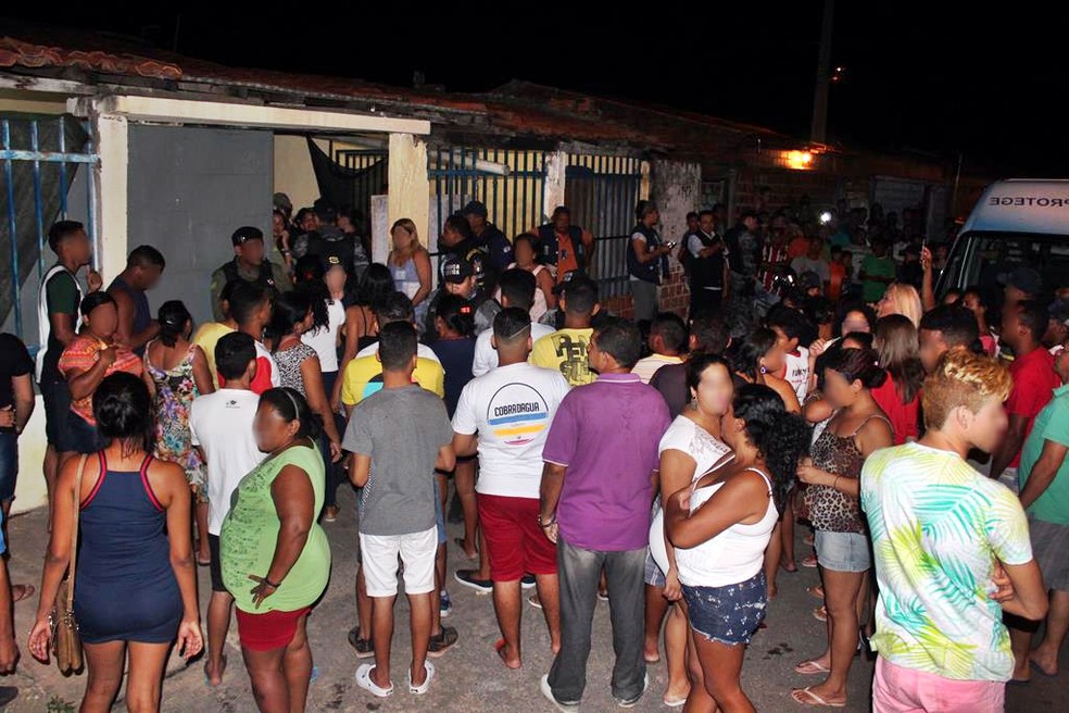 PolÃ­cia interdita bar no bairro SÃ£o Joaquim, na Zona Norte de Teresina. (Foto: PolÃ­cia Militar/ DivulgaÃ§Ã£o)