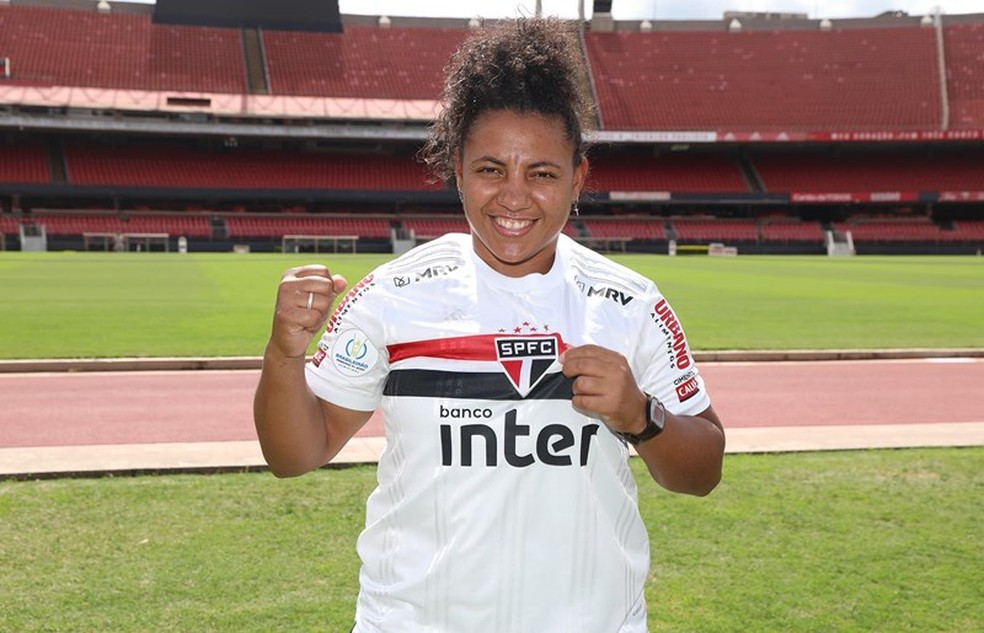 Carla Nunes é anunciada pelo São Paulo — Foto: Rubens Chiri /saopaulofc.net