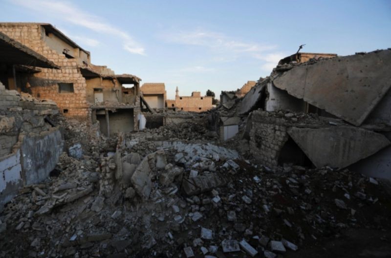 Cidades no norte da Síria, como Tadef (foto), ainda são palco de batalhas (Foto: Reuters via BBC News)