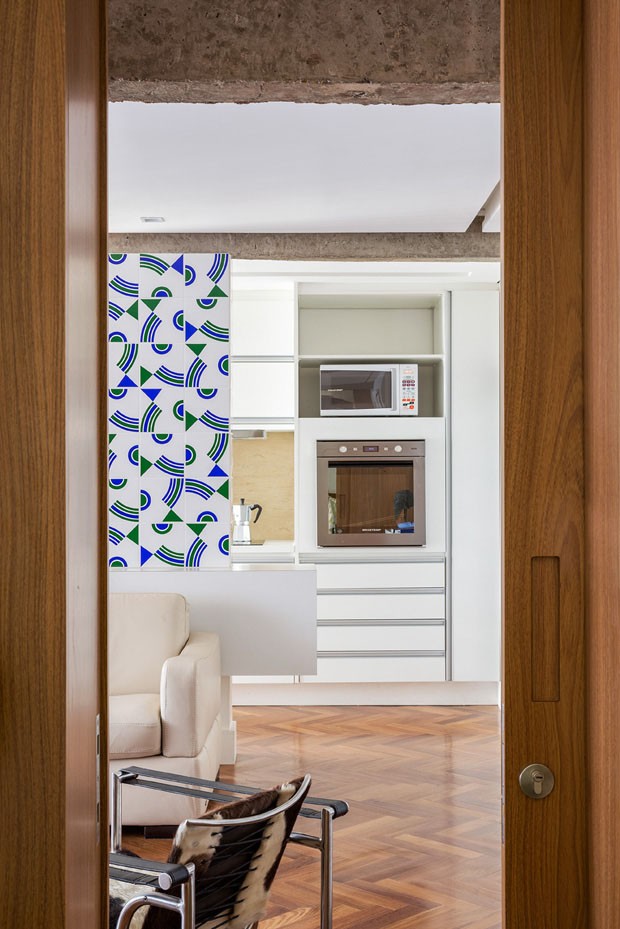 Azulejos de Athos Bulcão marcam reforma de apartamento brasiliense (Foto: Haruo Mikami)