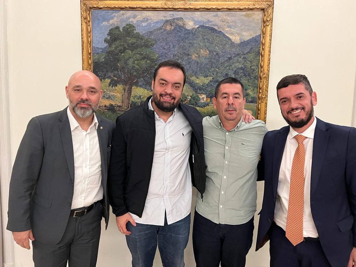 Castro interv&eacute;m em prol de aliado, e favorito na disputa para o TCE-RJ retira candidatura