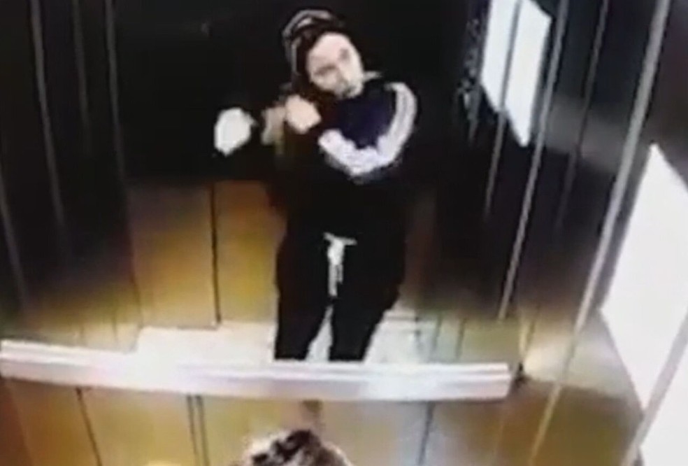 Danyanne da Cunha foi filmada no elevador do prédio onde morava, no Riacho Fundo I, no DF — Foto: Reprodução