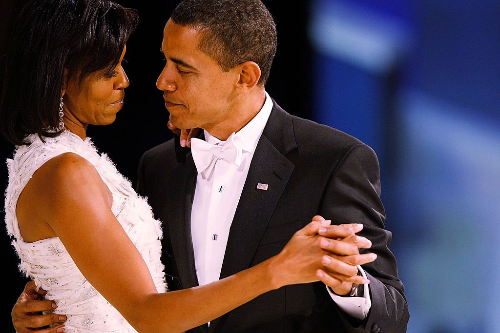 Michelle e Barack Obama dançam durante a posse à presidencia em 2009 (Foto: Getty Images)