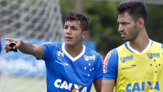 Torcida adversária em maioria não incomoda o argentino Lucas Romero