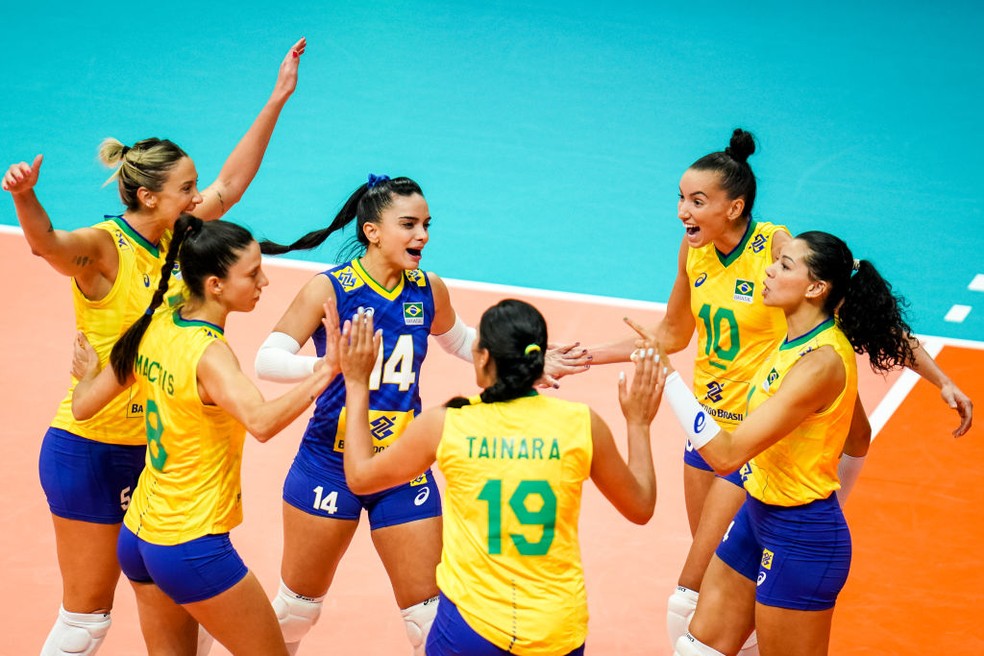 Brasil vibra após a vitória sobre o Porto Rico no Mundial de vôlei — Foto: Getty Images