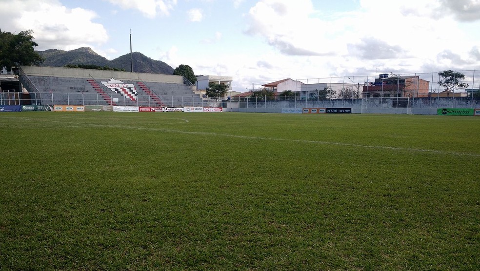 Estádio Robertão é a casa do Serra (Foto: João Brito)