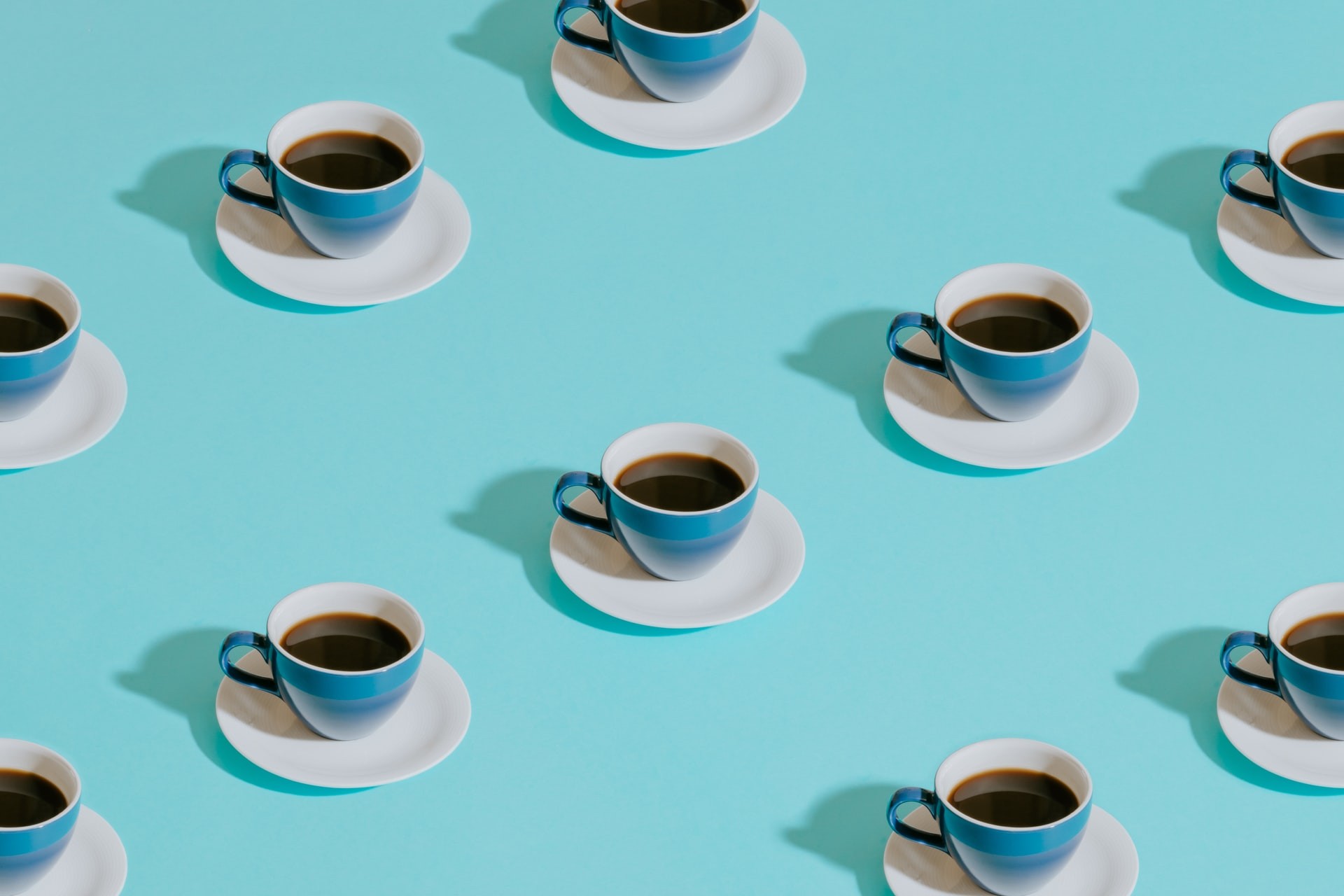 Adoçar café com quantidade moderada de açúcar não faz mal, aponta estudo (Foto: Pawel Czerwinski/Unsplash)