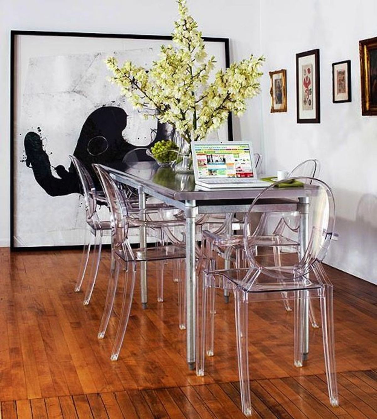 Cadeira Ghost: ideias de decoração com a peça clássica de Philippe Starck (Foto: Divulgação)