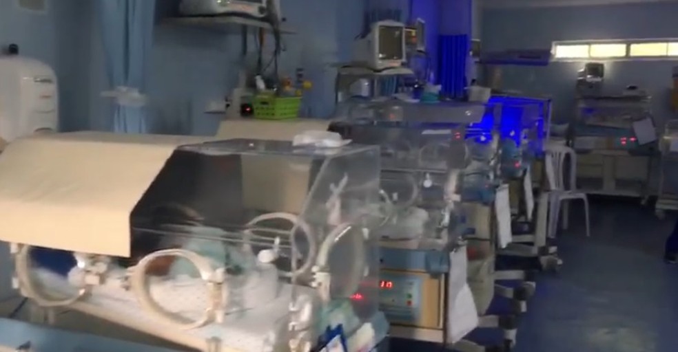 Várias encubadoras ficam na mesma sala do Cisam, no Recife, segundo os servidores (Foto: Reprodução/TV Globo)