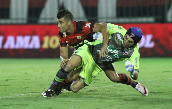 Isoladas e pé torto disputam lance mais bizarro da rodada no É Gol!!!