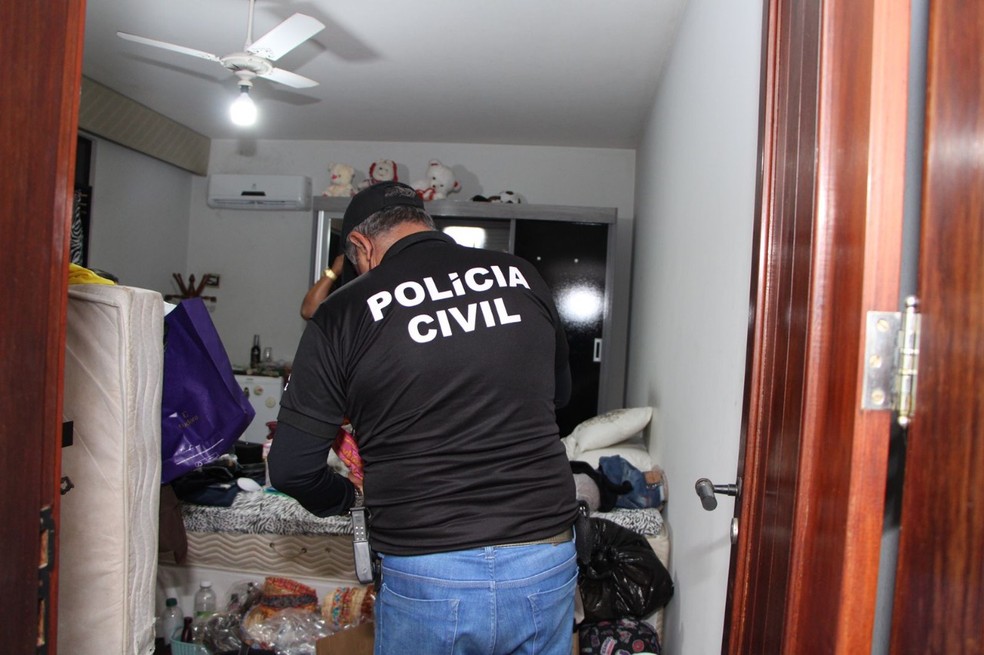 Mulher é presa em flagrante por negociar 'programas' sexuais em rifa, em bairro nobre de Salvador  — Foto: Haeckel Dias/Polícia Civil-BA