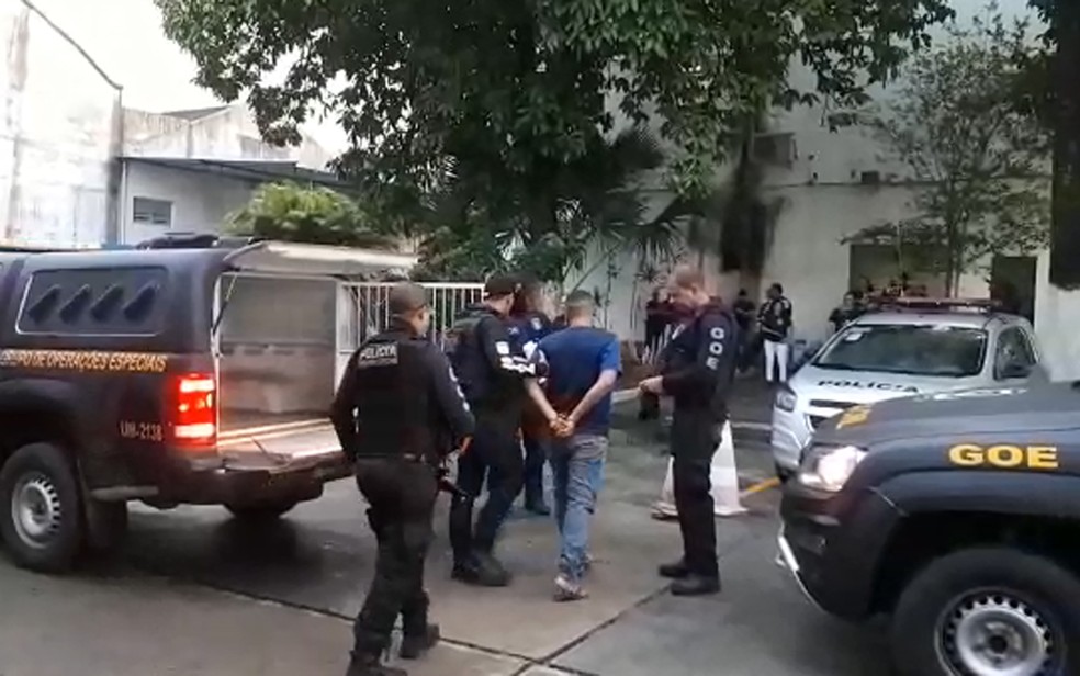 Presos de três operações simultâneas da Polícia Civil são levados para o Depatri, no Recife, nesta terça-feira (29) — Foto: Reprodução/Polícia Civil