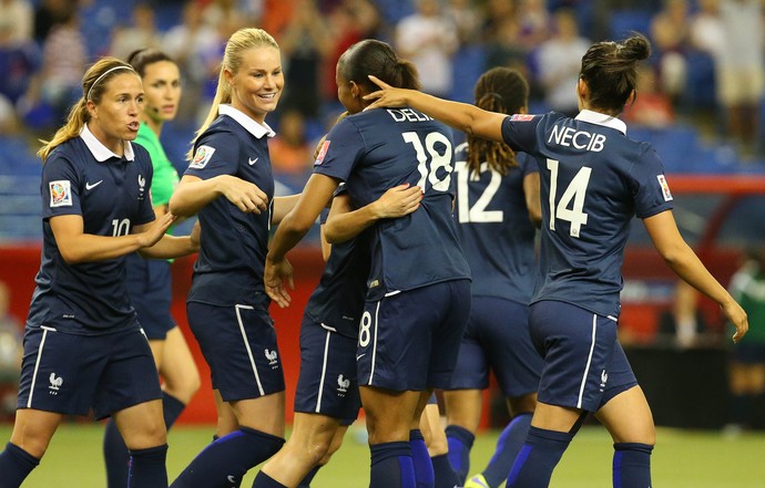  Marie Laure gol França x Coreia do Sul (Foto: Reuters)