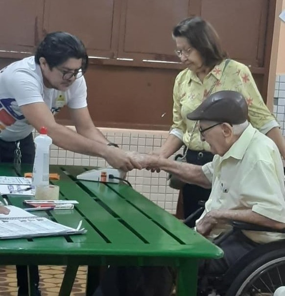 Prestes a completar 105 anos, idoso vai às urnas em Rio Branco — Foto: Arquivo pessoal