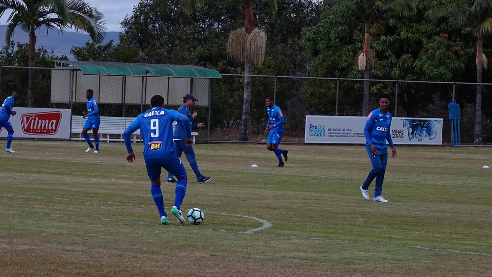 Sem tempo para comemorar vitória, Cruzeiro se reapresenta de olho no Atlético-PR