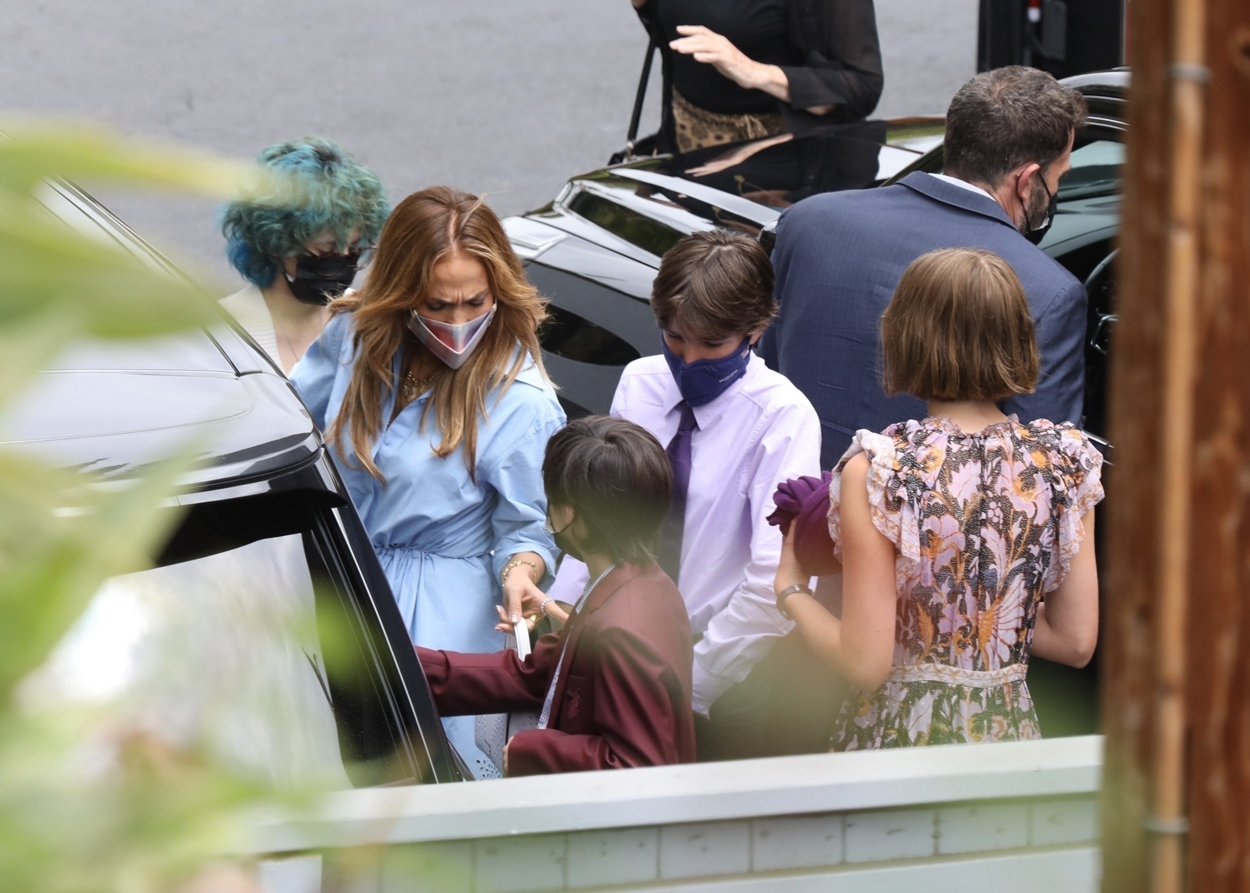 Jennifer Lopez e Ben Affleck foram ao Magic Castle com todos os filhos: Max, Emme, Violet, Seraphina e Samuel (Foto: The Grosby Group)
