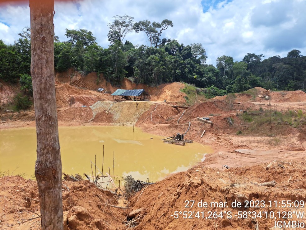 Operação Déja vu no Amazonas, em área de garimpo ilegal destruído pela PF em Maués — Foto: ICMBio