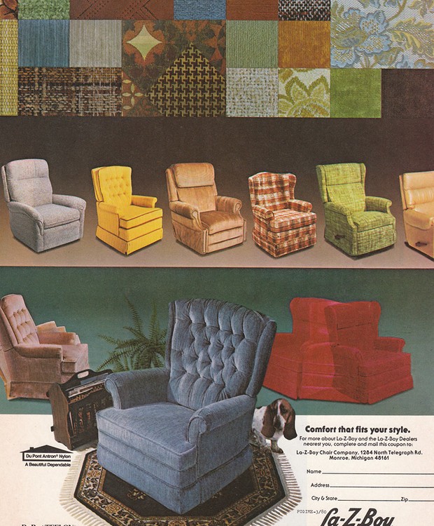 As poltronas estampadas faziam sucesso em toda as salas (Foto: Vintage Goodness/ Reprodução)