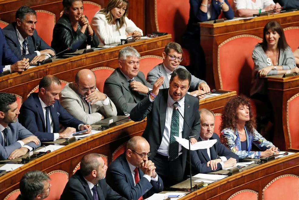 Matteo Salvini fala no Parlamento italiano nesta terça-feira (20) — Foto: Reuters/Yara Nardi