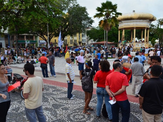 Quarta manifestação em Aracaju tem como ponto de partida a praça Fausto Cardoso  (Foto: Flávio Antunes/G1)