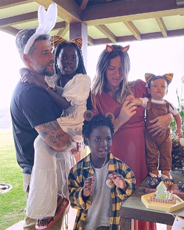 Giovanna Ewbank e Bruno Gagliasso celebram 8 meses de Zyan com festa temática (Foto: Reprodução / Instagram)