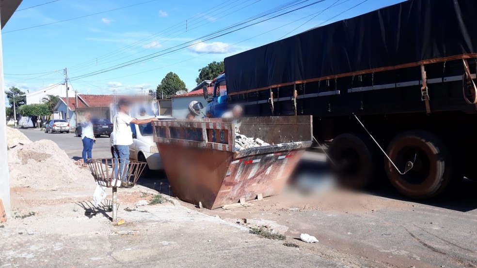 Homem morreu após ser atropelado por caminhão em Gurupi — Foto: PM/Divulgação 