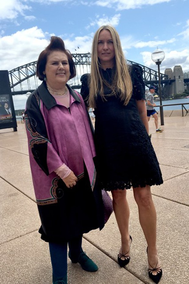 Suzy with Collette Dinnigan, who was named Australian Fashion Laureate 2015, and who also has a retrospective celebrating 25 years in the industry (Foto: Suzy Menkes Instagram)