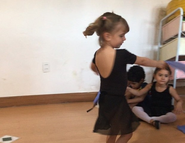 Aurora na apresentação de balé (Foto: Reprodução/Instagram)