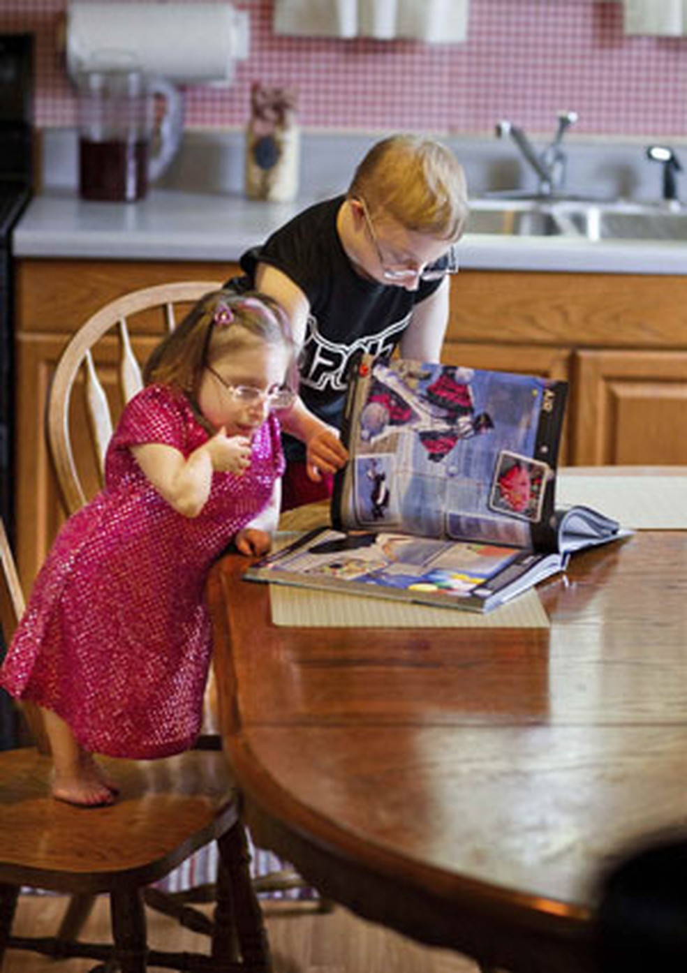 Os irmÃ£os Bridgette e Brad Jordan, ela com 69 cm de altura e ele com 98 cm, sÃ£o considerados os irmÃ£os mais baixos do mundo â Foto: Gary Parker/Reuters