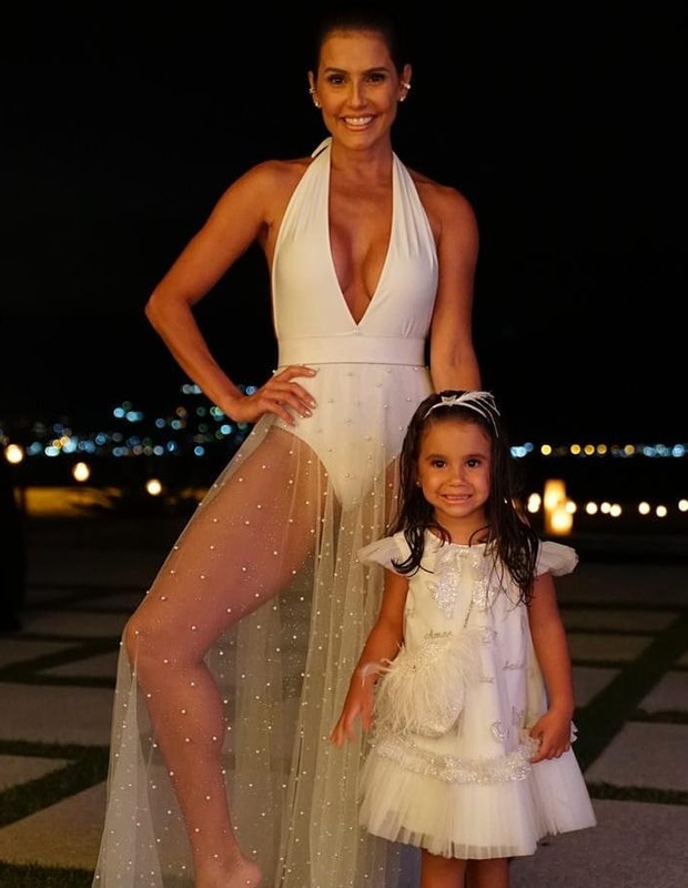 Deborah Secco e Maria Flor (Foto: Instagram/Reprodução)