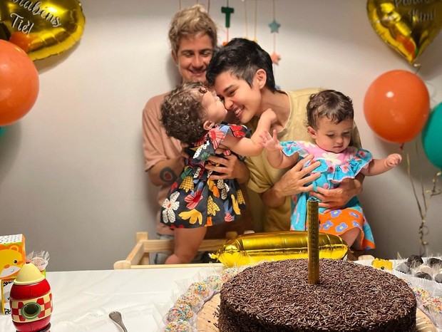 Nanda Costa e Lan Lanh celebram o aniversário de Kim e Tiê (Foto: Reprodução/Instagram)