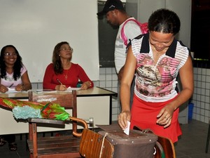 Comunidade participa da escolha de nome de escola (Foto: Lauro Vasconcelos)