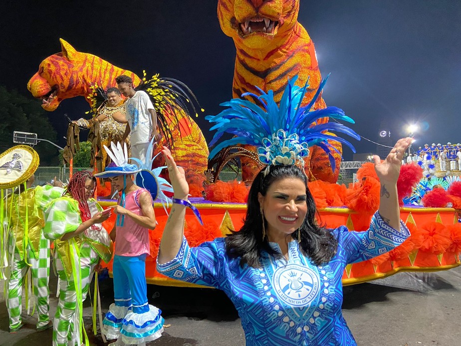 Solange Gomes desfila pela Acadêmicos de Niterói na Série Ouro do Carnaval do Rio de Janeiro