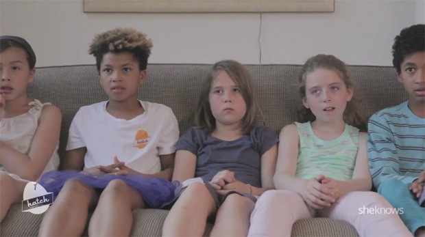 Crianças reagem ao saberem dos comentários negativos nas redes sobre a transformação de Bruce em Caitlyn (Foto: Reprodução / YouTube)