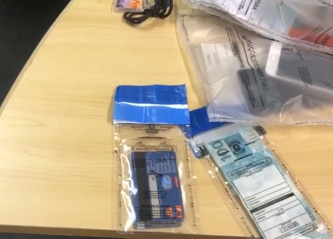 Duas pessoas são presas suspeitas de instalar dispositivo para prender cartões em caixas eletrônicos e aplicar golpes em Curitiba