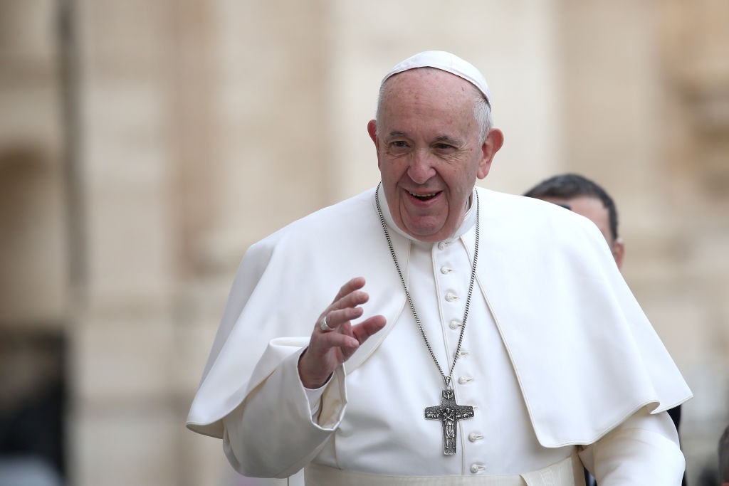 Papa elogiou mãe amamentando durante audiência no Vaticano (Foto: Getty Images)