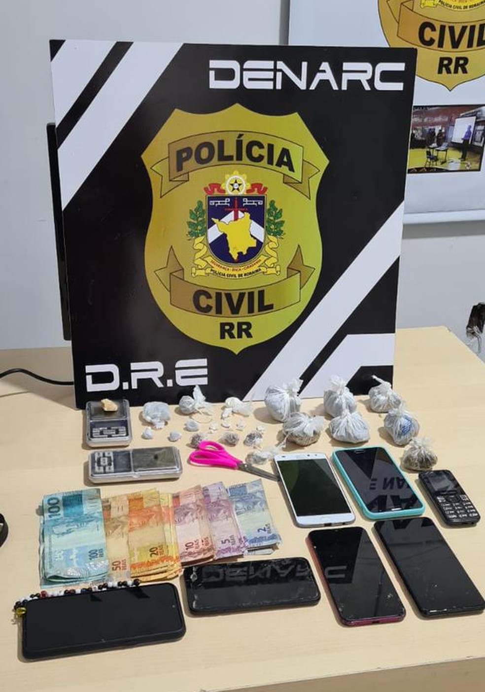 Policiais Civis prendem quatro pessoas envolvidas no tráfico de drogas no bairro União — Foto: Divulgação/Polícia Civil