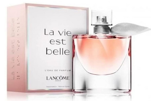 A fragrância do La Vie Est Belle contém flores brancas frescas, tangerina cintilante, baunilha e coco (Foto: Reprodução/Amazon)