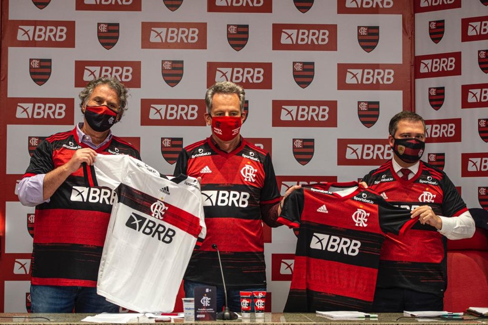 BRB estampa espa&ccedil;o nobre da camisa do Flamengo &mdash; Foto: Marcelo Cortes/Flamengo